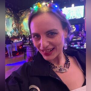 Meet your Posher, Hillary